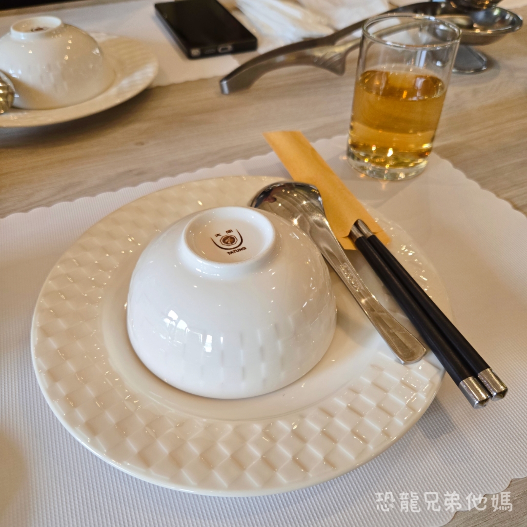 屏東▪︎佳冬|假日限定!像走入美術館般優雅的泰國蝦餐廳-荷塘有蝦小館,餐點美味精緻一吃就愛上,活跳跳泰國蝦直接上桌! - 第22張圖