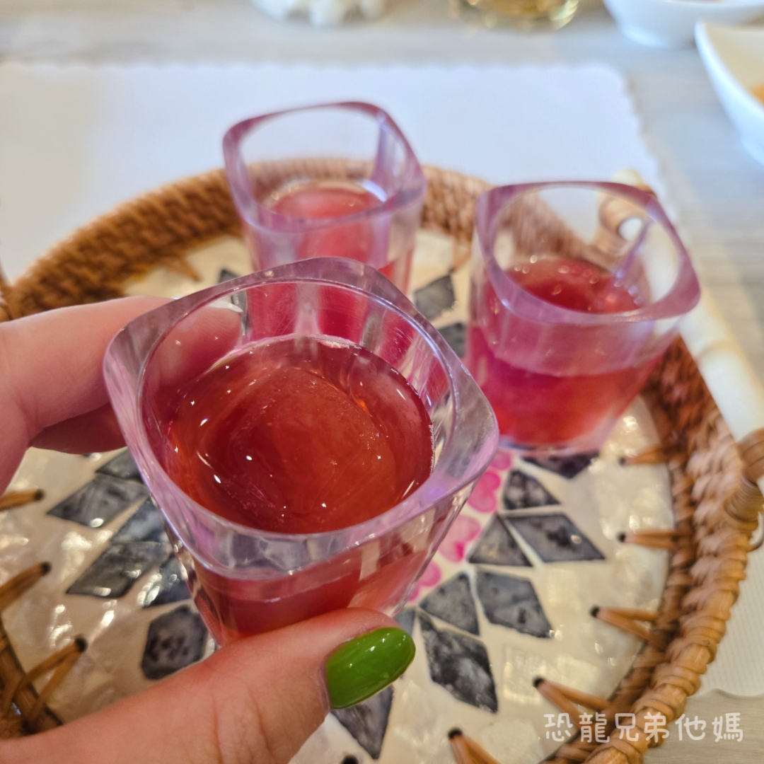 屏東▪︎佳冬|假日限定!像走入美術館般優雅的泰國蝦餐廳-荷塘有蝦小館,餐點美味精緻一吃就愛上,活跳跳泰國蝦直接上桌! - 第25張圖