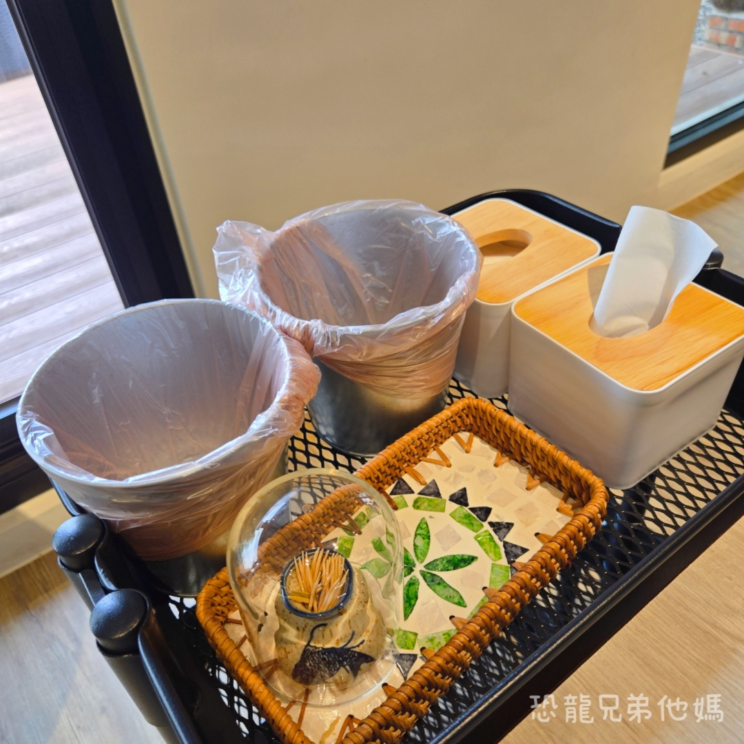 屏東▪︎佳冬|假日限定!像走入美術館般優雅的泰國蝦餐廳-荷塘有蝦小館,餐點美味精緻一吃就愛上,活跳跳泰國蝦直接上桌! - 第18張圖