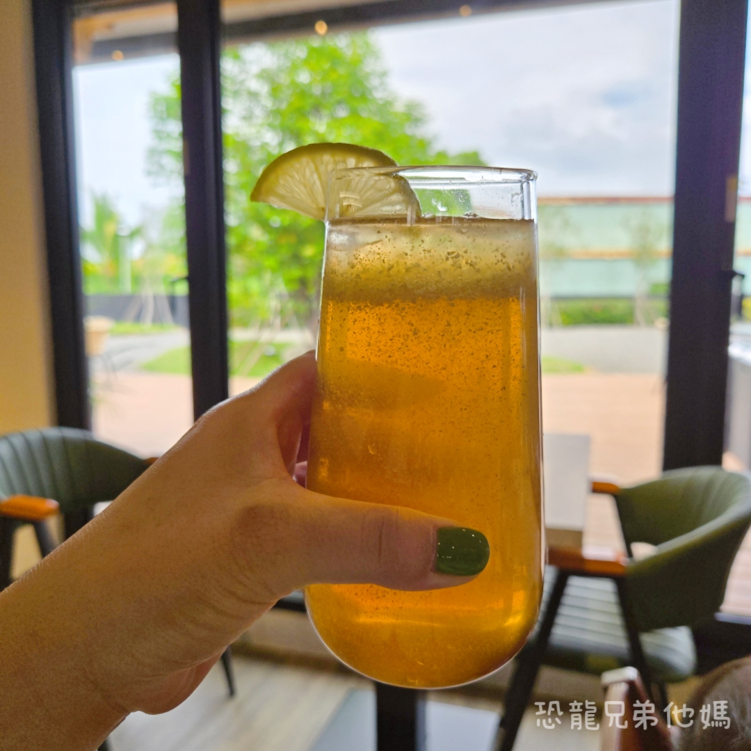 屏東▪︎佳冬|假日限定!像走入美術館般優雅的泰國蝦餐廳-荷塘有蝦小館,餐點美味精緻一吃就愛上,活跳跳泰國蝦直接上桌! - 第24張圖