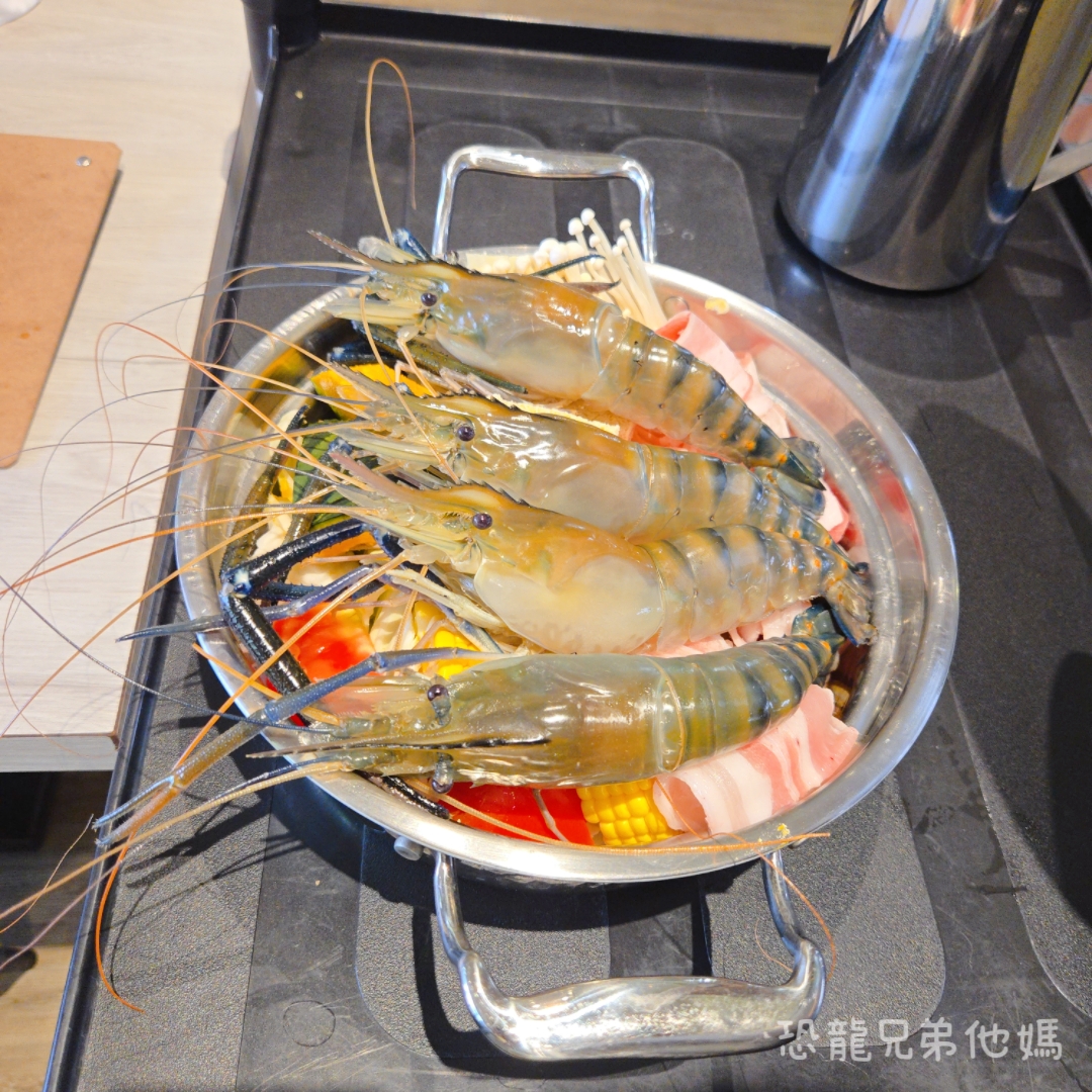 屏東▪︎佳冬|假日限定!像走入美術館般優雅的泰國蝦餐廳-荷塘有蝦小館,餐點美味精緻一吃就愛上,活跳跳泰國蝦直接上桌! - 第38張圖