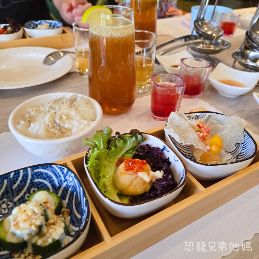 屏東▪︎佳冬|假日限定!像走入美術館般優雅的泰國蝦餐廳-荷塘有蝦小館,餐點美味精緻一吃就愛上,活跳跳泰國蝦直接上桌! - 第26張圖