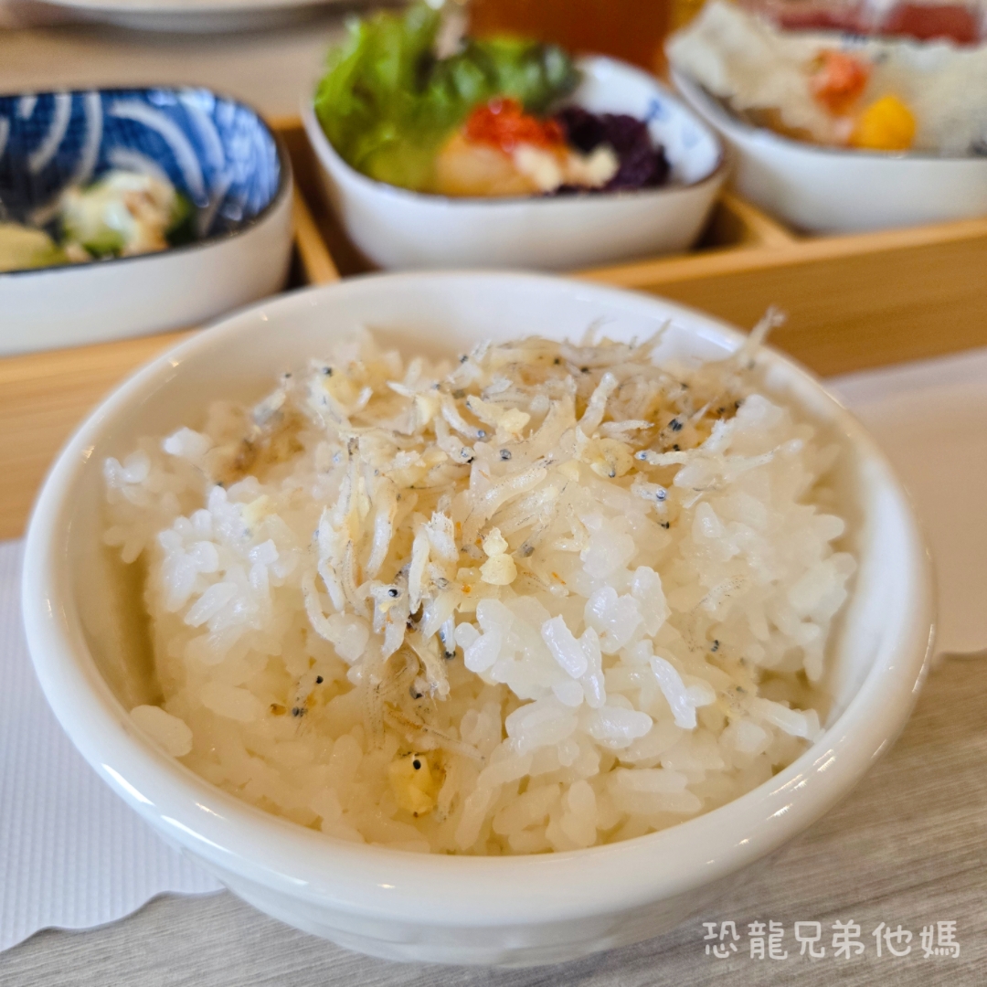 屏東▪︎佳冬|假日限定!像走入美術館般優雅的泰國蝦餐廳-荷塘有蝦小館,餐點美味精緻一吃就愛上,活跳跳泰國蝦直接上桌! - 第31張圖