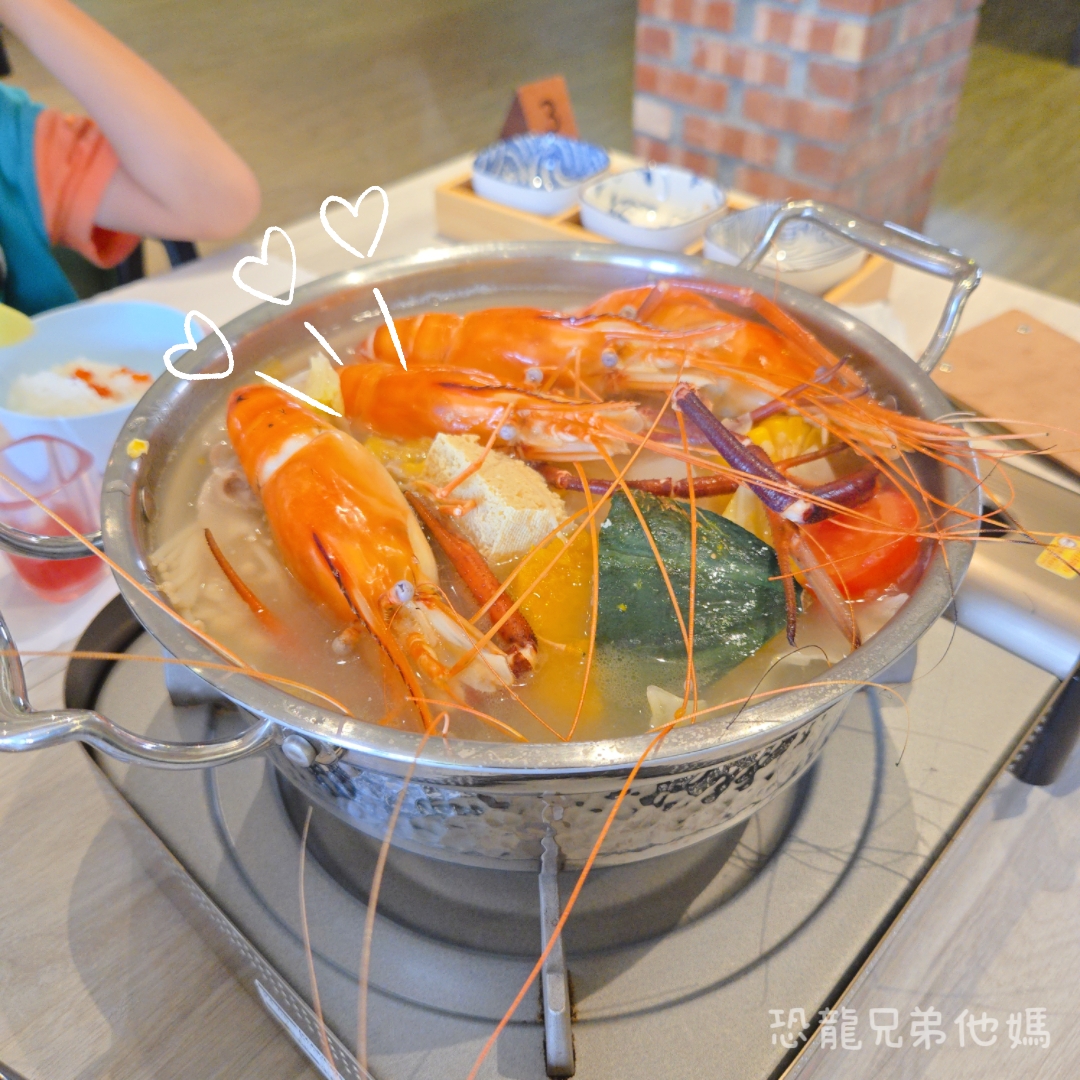 屏東▪︎佳冬|假日限定!像走入美術館般優雅的泰國蝦餐廳-荷塘有蝦小館,餐點美味精緻一吃就愛上,活跳跳泰國蝦直接上桌! - 第39張圖