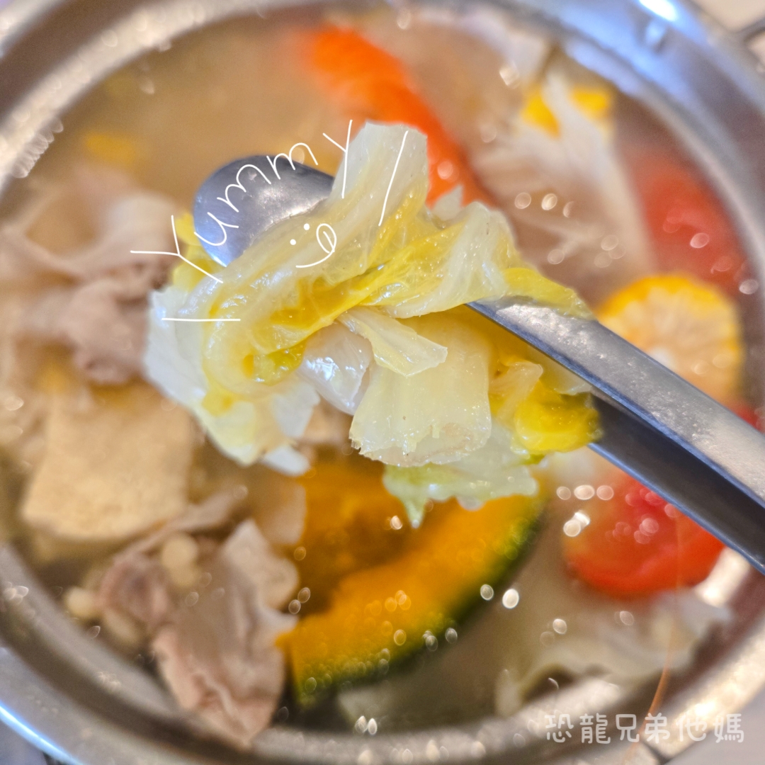 屏東▪︎佳冬|假日限定!像走入美術館般優雅的泰國蝦餐廳-荷塘有蝦小館,餐點美味精緻一吃就愛上,活跳跳泰國蝦直接上桌! - 第42張圖