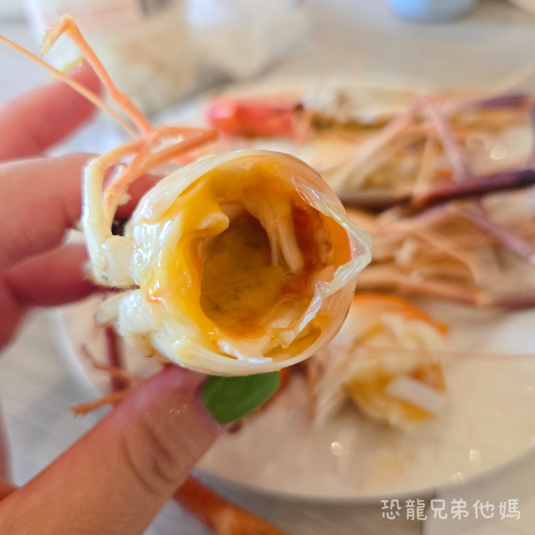 屏東▪︎佳冬|假日限定!像走入美術館般優雅的泰國蝦餐廳-荷塘有蝦小館,餐點美味精緻一吃就愛上,活跳跳泰國蝦直接上桌! - 第41張圖