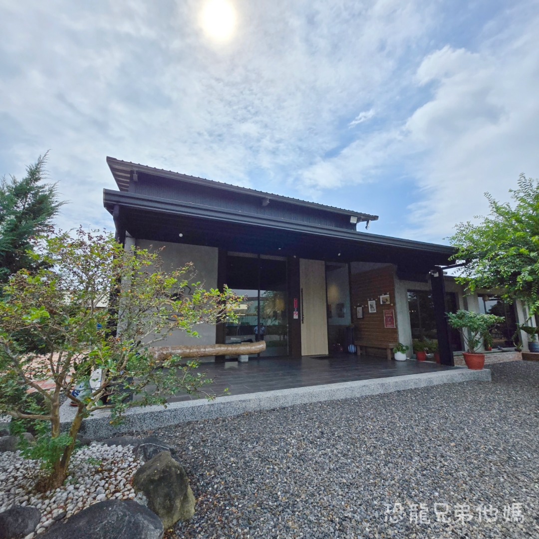 屏東▪︎佳冬|假日限定!像走入美術館般優雅的泰國蝦餐廳-荷塘有蝦小館,餐點美味精緻一吃就愛上,活跳跳泰國蝦直接上桌! - 第4張圖