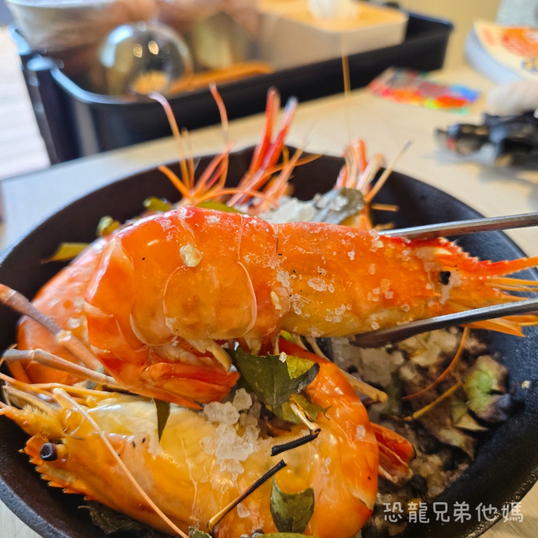 屏東▪︎佳冬|假日限定!像走入美術館般優雅的泰國蝦餐廳-荷塘有蝦小館,餐點美味精緻一吃就愛上,活跳跳泰國蝦直接上桌! - 第37張圖