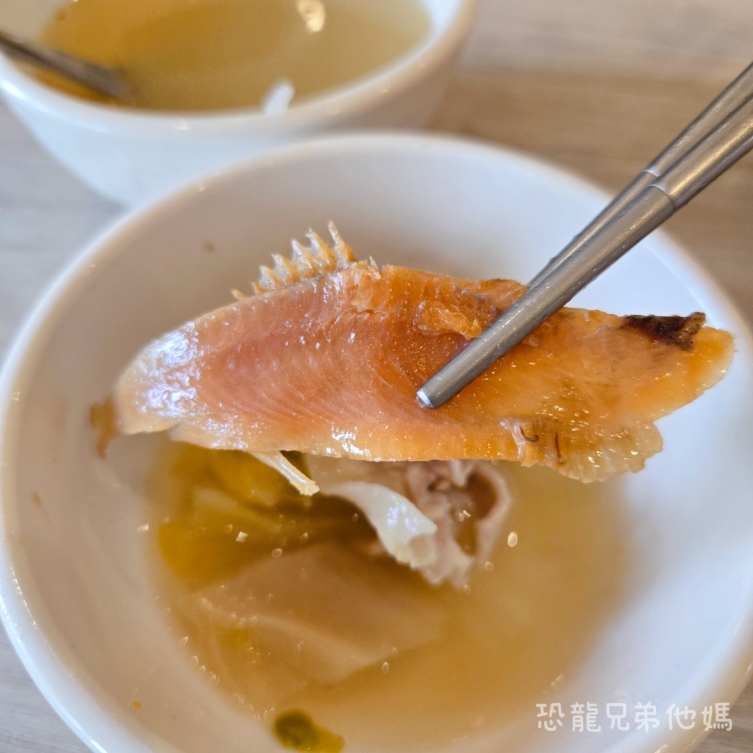 屏東▪︎佳冬|假日限定!像走入美術館般優雅的泰國蝦餐廳-荷塘有蝦小館,餐點美味精緻一吃就愛上,活跳跳泰國蝦直接上桌! - 第43張圖