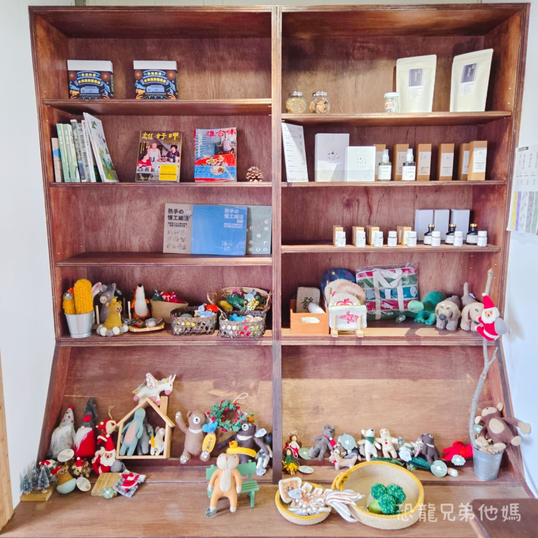 高雄‧鳳山│夢群島文化書室，老屋內用餐、咖啡，小農產品販售