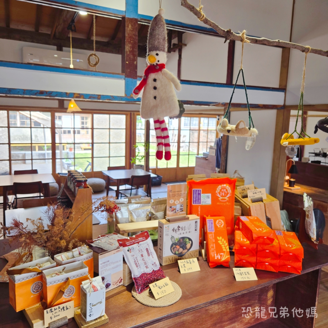 高雄‧鳳山│夢群島文化書室，老屋內用餐、咖啡，小農產品販售