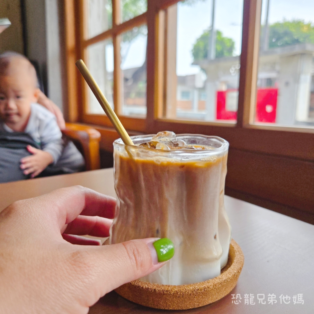 高雄‧鳳山│夢群島文化書室，老屋內用餐、咖啡，小農產品販售