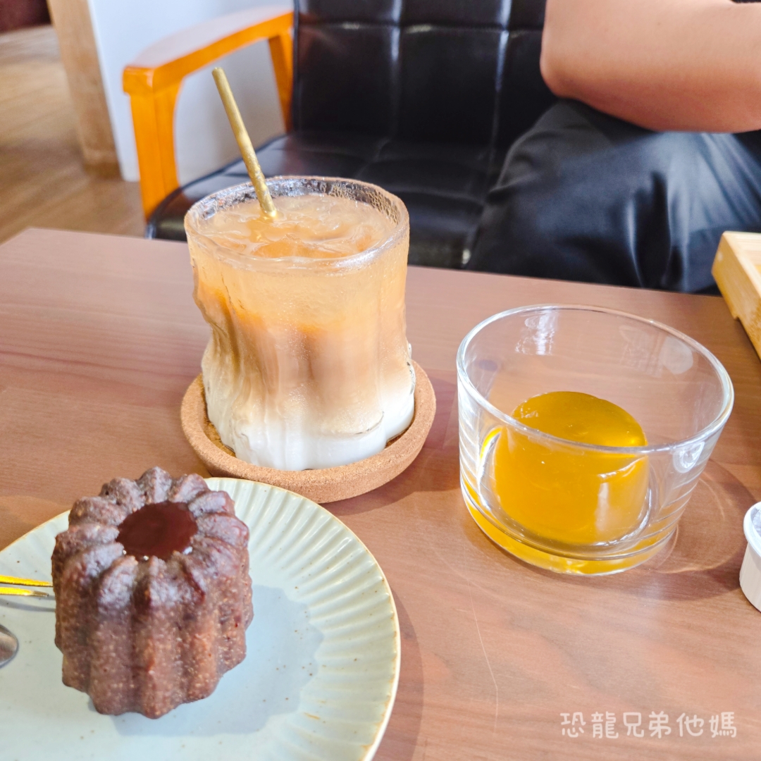 高雄‧鳳山│夢群島文化書室，老屋內用餐、咖啡，小農產品販售