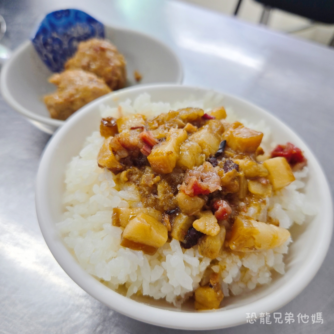 高雄‧善化溫體阿榮本產牛肉│不輸台南的牛肉和熱炒系列，配料多，老闆親切