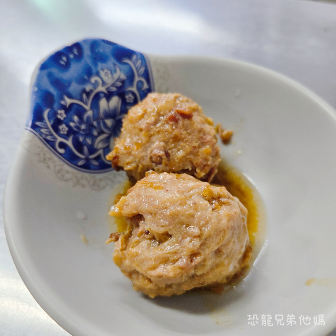 高雄‧善化溫體阿榮本產牛肉│不輸台南的牛肉和熱炒系列，配料多，老闆親切