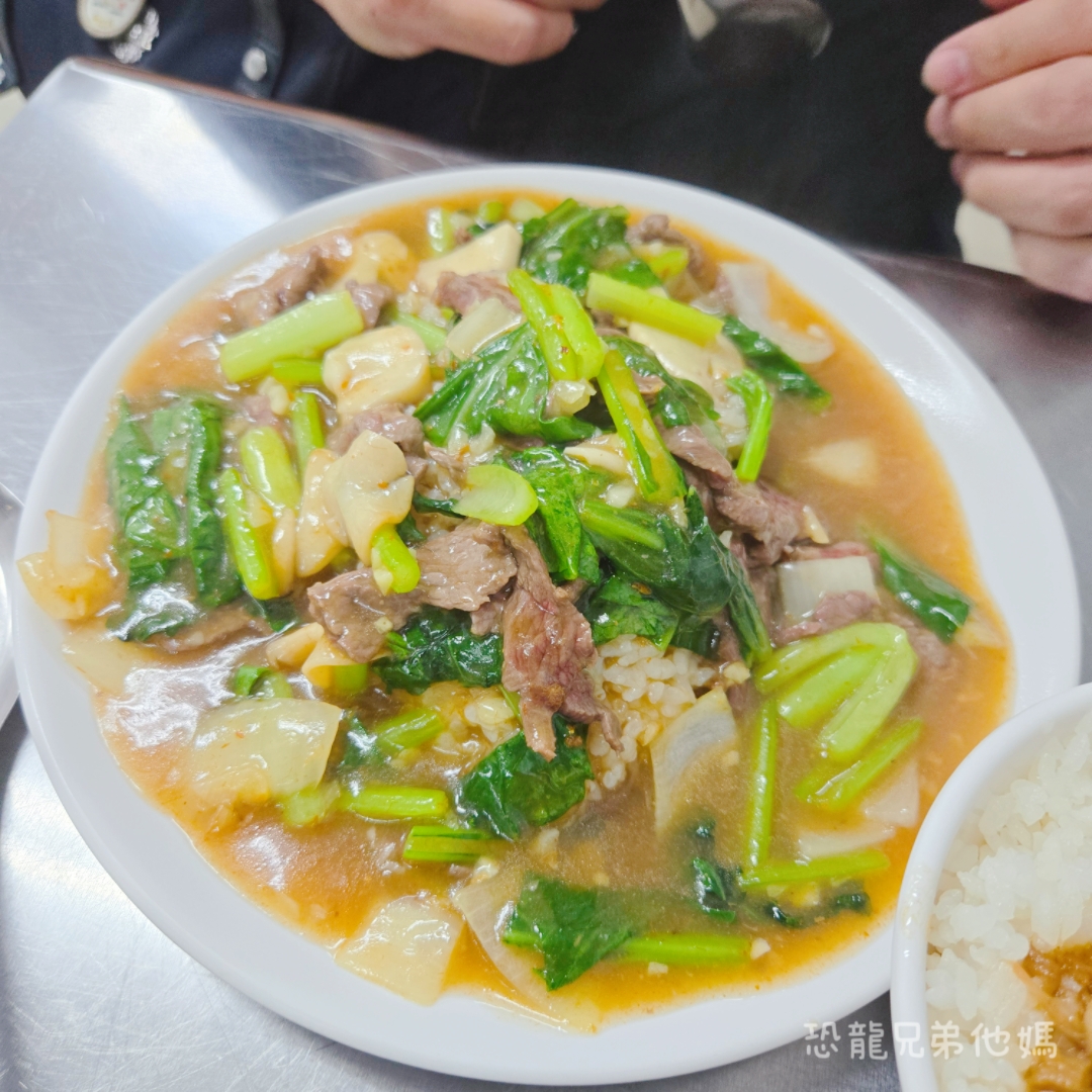 高雄‧善化溫體阿榮本產牛肉│不輸台南的牛肉和熱炒系列，配料多，老闆親切
