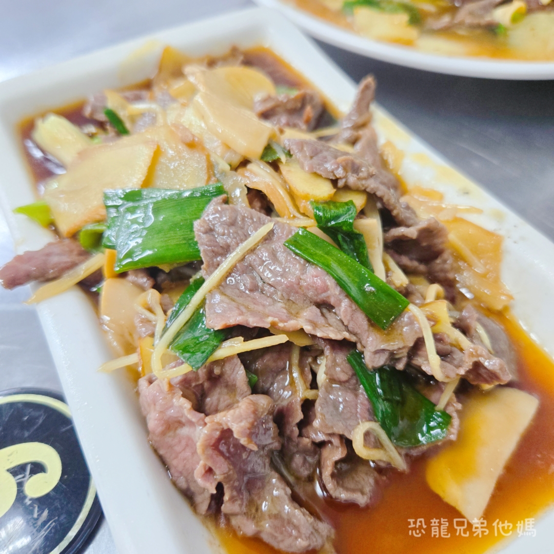 高雄‧善化溫體阿榮本產牛肉│不輸台南的牛肉和熱炒系列，配料多，老闆親切
