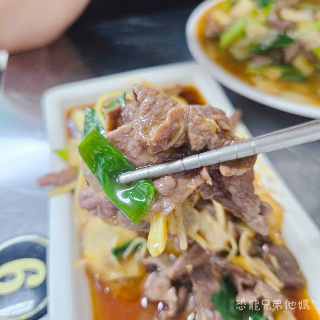 高雄‧善化溫體阿榮本產牛肉│不輸台南的牛肉和熱炒系列，配料多，老闆親切
