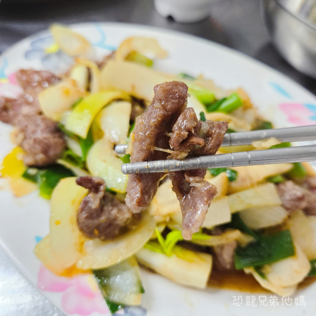 高雄‧善化溫體阿榮本產牛肉│不輸台南的牛肉和熱炒系列，配料多，老闆親切