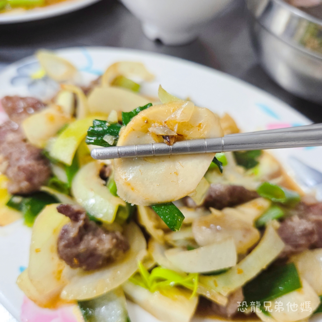 高雄‧善化溫體阿榮本產牛肉│不輸台南的牛肉和熱炒系列，配料多，老闆親切