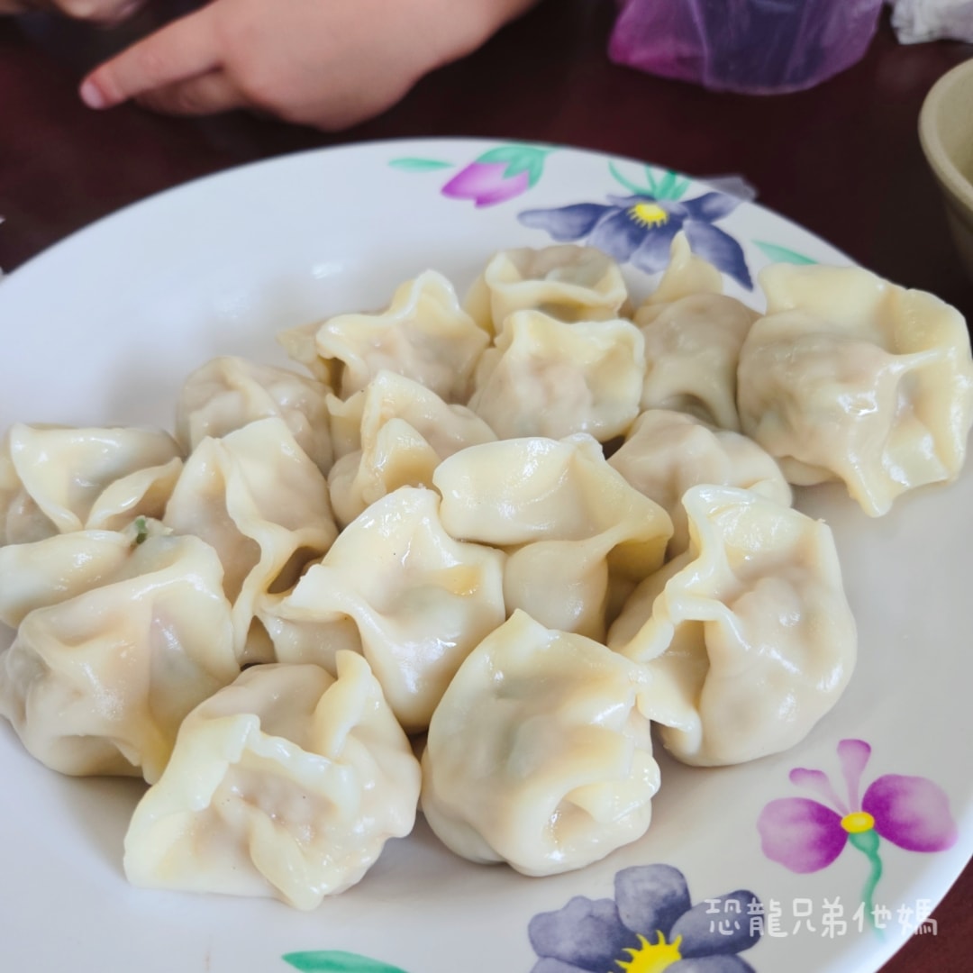 高雄‧大寮│老楊牛肉麵，滿滿的排隊人潮，滷菜多樣必夾!!近大寮捷運站