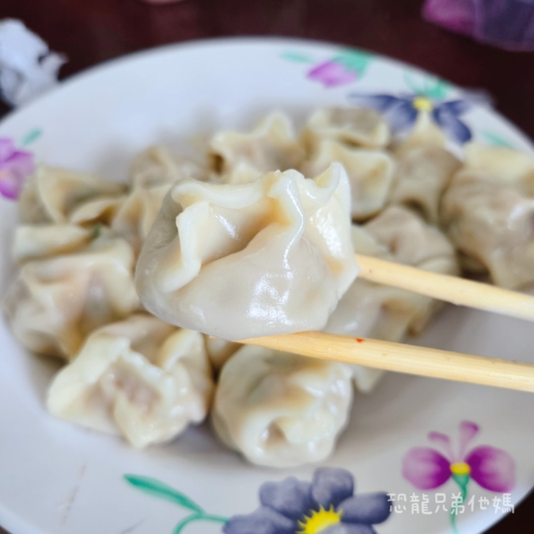 高雄‧大寮│老楊牛肉麵，滿滿的排隊人潮，滷菜多樣必夾!!近大寮捷運站