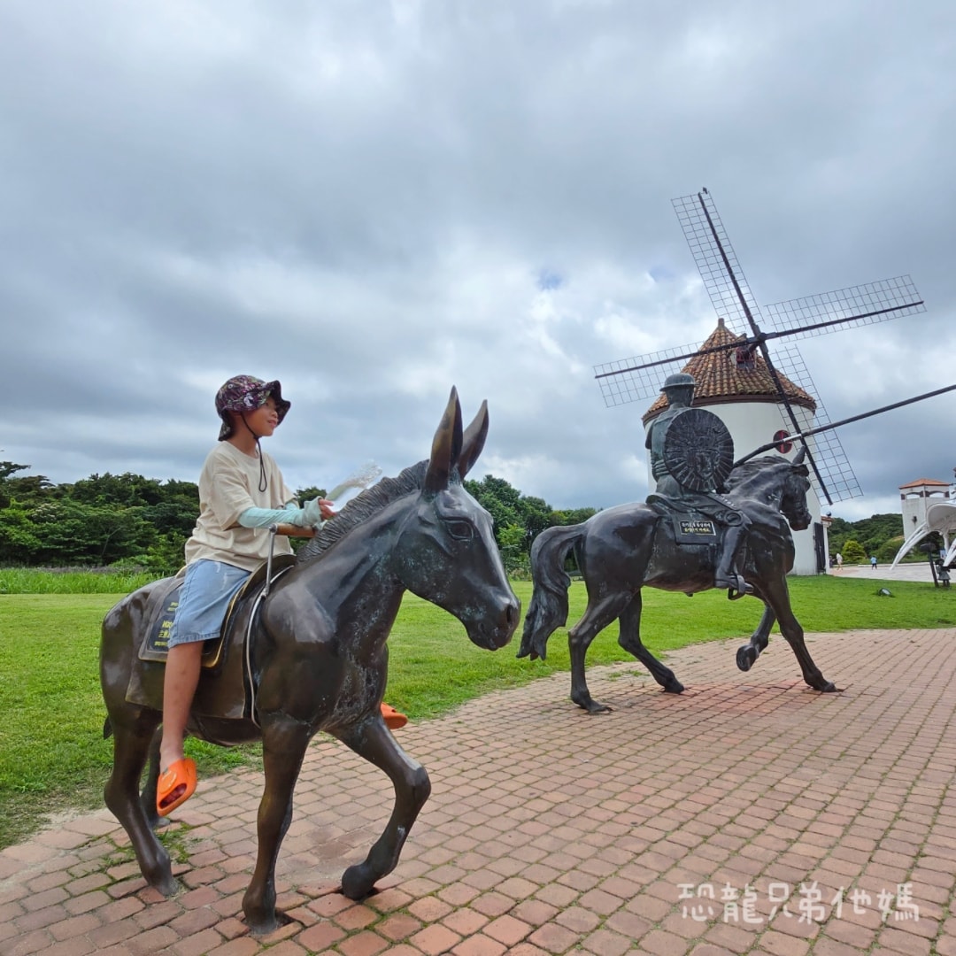 韓國‧濟州島│親子必玩 “ECOLAND 森林小火車樂園 “，夏日限定超刺激水槍大戰，園區好美好玩又好拍，大草皮上餵馬羊，限定表演秀!2025.8