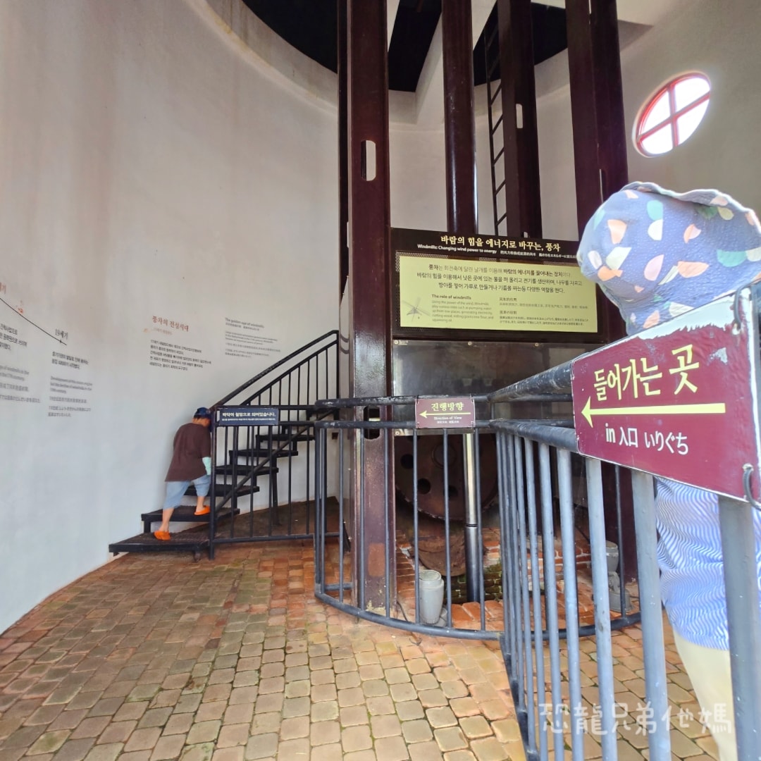 韓國‧濟州島│親子必玩 “ECOLAND 森林小火車樂園 “，夏日限定超刺激水槍大戰，園區好美好玩又好拍，大草皮上餵馬羊，限定表演秀!2025.8