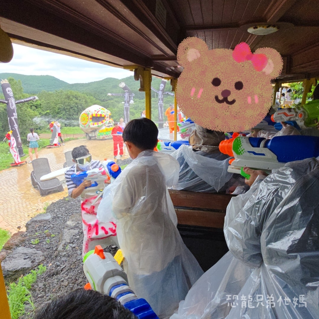韓國‧濟州島│親子必玩 “ECOLAND 森林小火車樂園 “，夏日限定超刺激水槍大戰，園區好美好玩又好拍，大草皮上餵馬羊，限定表演秀!2025.8