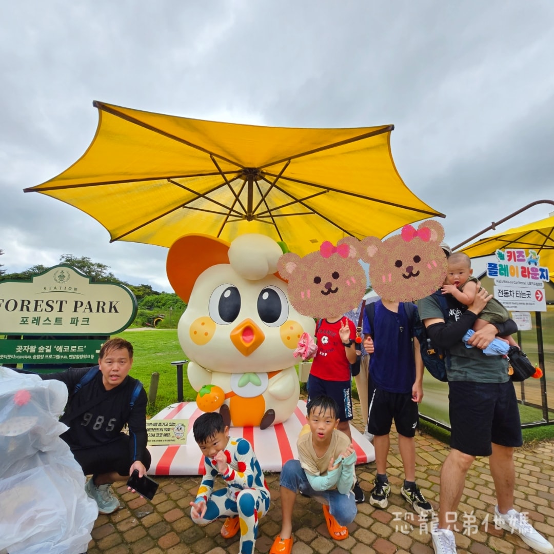 韓國‧濟州島│親子必玩 “ECOLAND 森林小火車樂園 “，夏日限定超刺激水槍大戰，園區好美好玩又好拍，大草皮上餵馬羊，限定表演秀!2025.8
