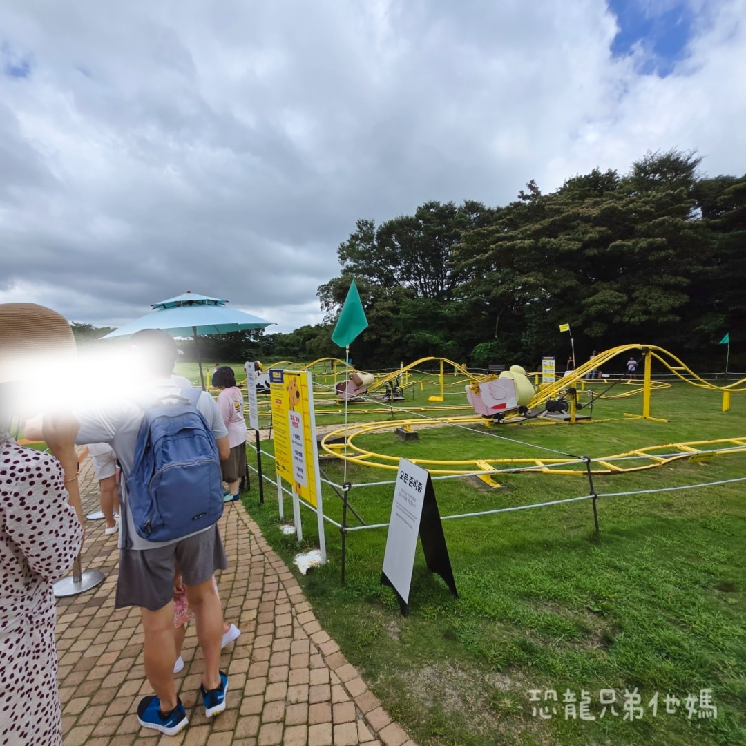 韓國‧濟州島│親子必玩 “ECOLAND 森林小火車樂園 “，夏日限定超刺激水槍大戰，園區好美好玩又好拍，大草皮上餵馬羊，限定表演秀!2025.8