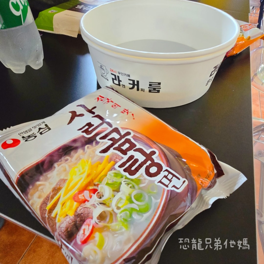 韓國‧濟州島│親子必玩 “ECOLAND 森林小火車樂園 “，夏日限定超刺激水槍大戰，園區好美好玩又好拍，大草皮上餵馬羊，限定表演秀!2025.8