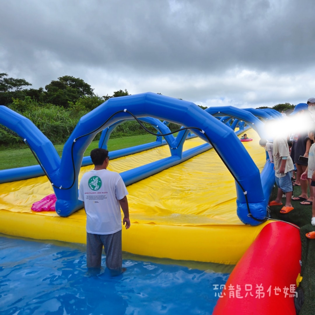 韓國‧濟州島│親子必玩 “ECOLAND 森林小火車樂園 “，夏日限定超刺激水槍大戰，園區好美好玩又好拍，大草皮上餵馬羊，限定表演秀!2025.8