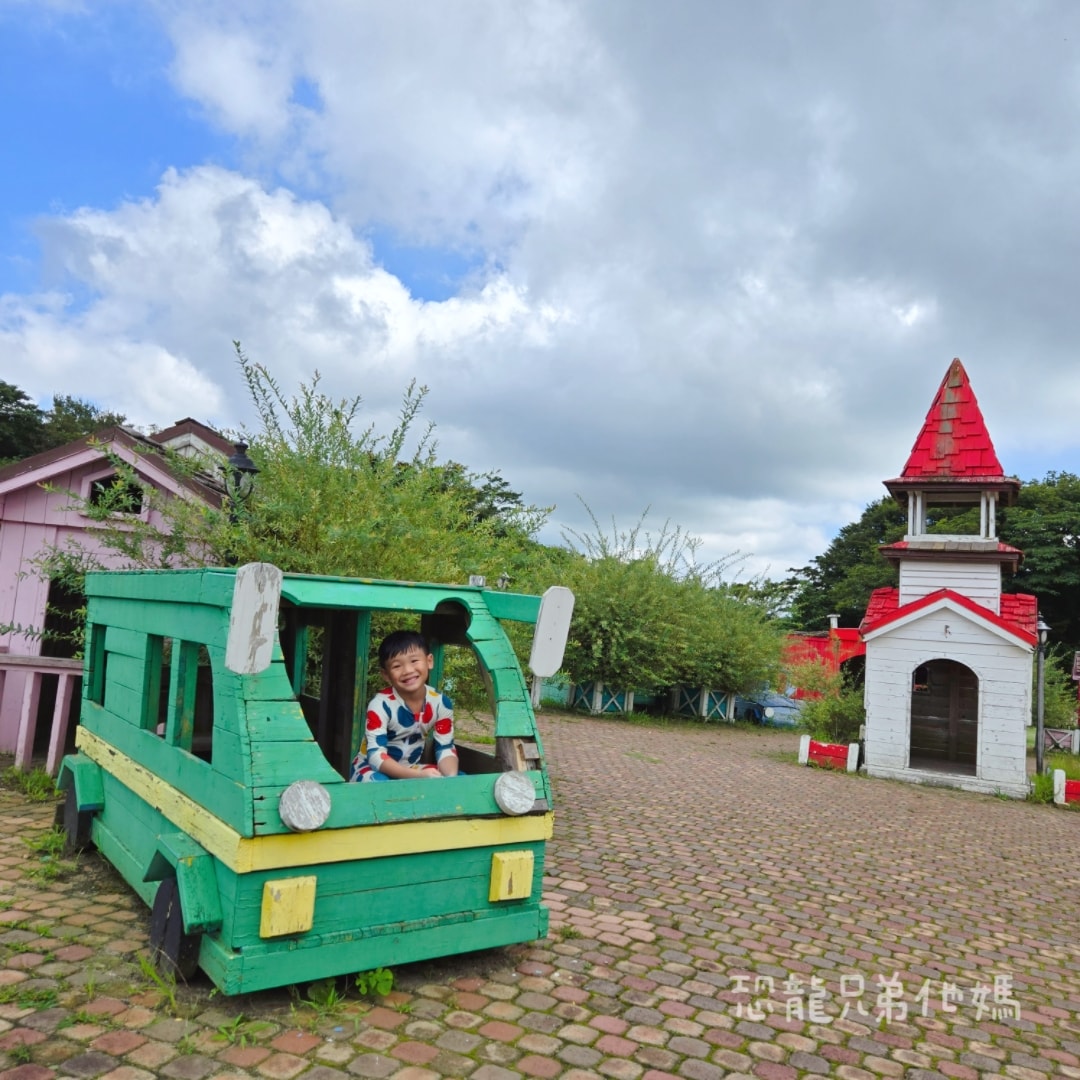 韓國‧濟州島│親子必玩 “ECOLAND 森林小火車樂園 “，夏日限定超刺激水槍大戰，園區好美好玩又好拍，大草皮上餵馬羊，限定表演秀!2025.8