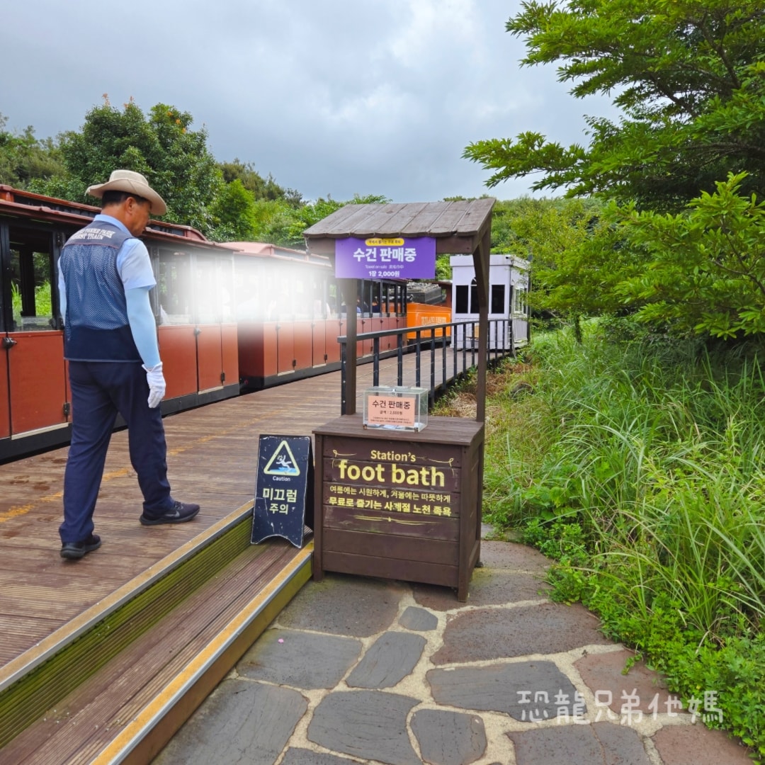韓國‧濟州島│親子必玩 “ECOLAND 森林小火車樂園 “，夏日限定超刺激水槍大戰，園區好美好玩又好拍，大草皮上餵馬羊，限定表演秀!2025.8