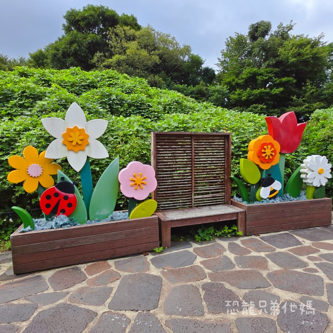 韓國‧濟州島│親子必玩 “ECOLAND 森林小火車樂園 “，夏日限定超刺激水槍大戰，園區好美好玩又好拍，大草皮上餵馬羊，限定表演秀!2025.8