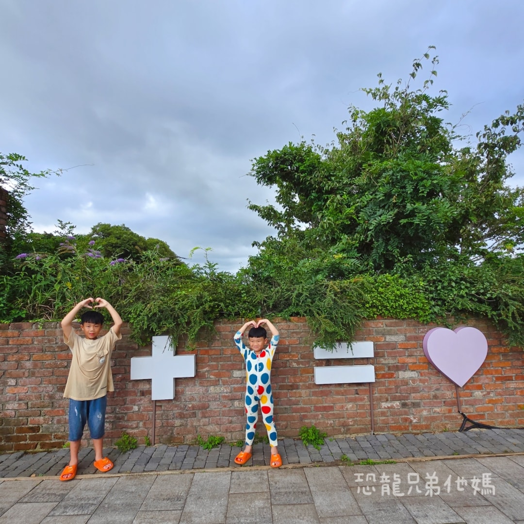 韓國‧濟州島│親子必玩 “ECOLAND 森林小火車樂園 “，夏日限定超刺激水槍大戰，園區好美好玩又好拍，大草皮上餵馬羊，限定表演秀!2025.8