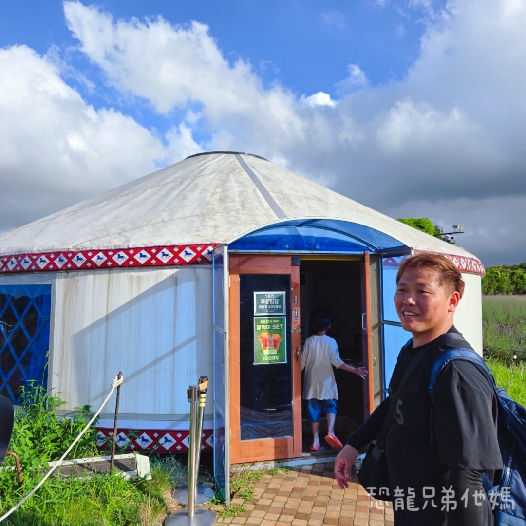 韓國‧濟州島│親子必玩 “ECOLAND 森林小火車樂園 “，夏日限定超刺激水槍大戰，園區好美好玩又好拍，大草皮上餵馬羊，限定表演秀!2025.8