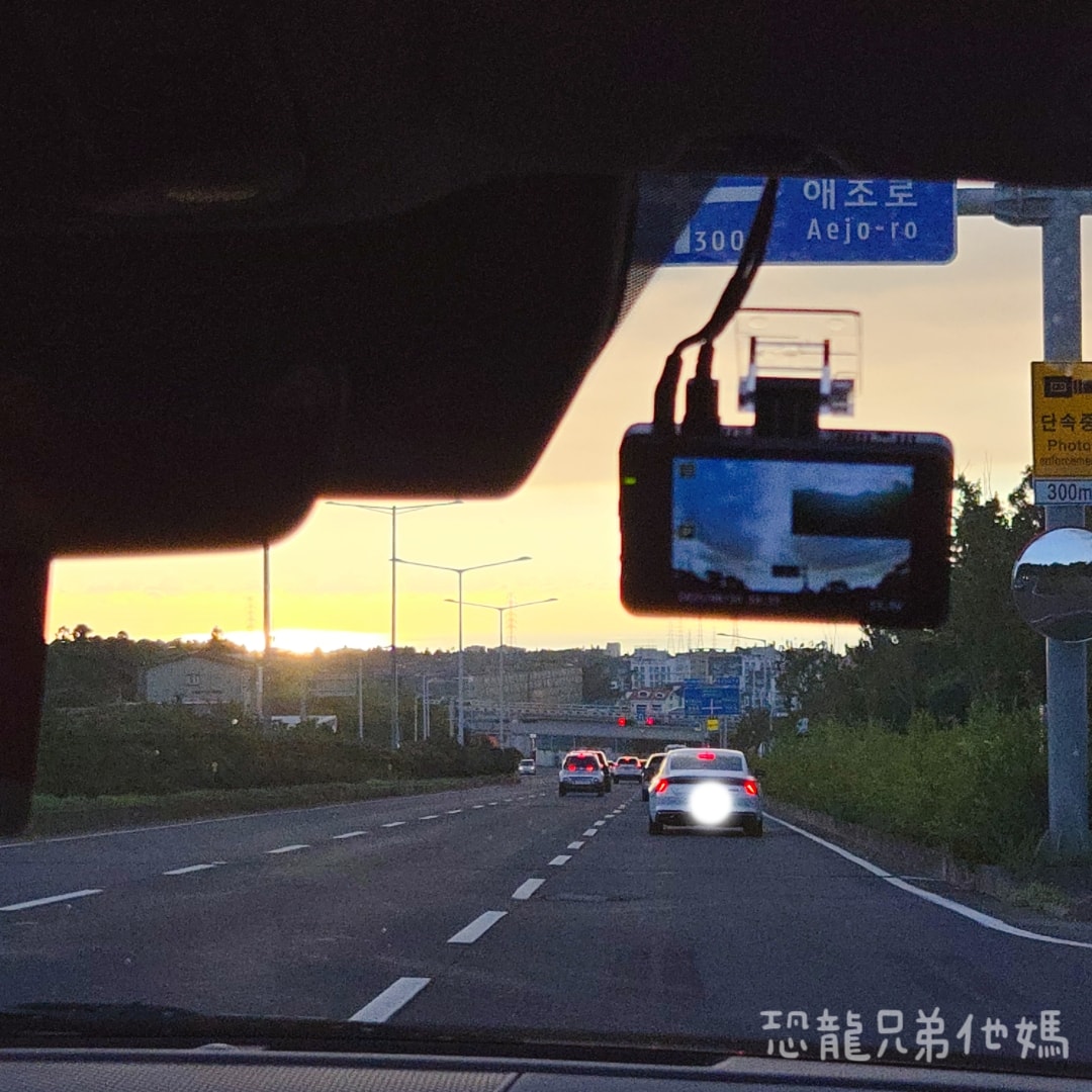 韓國‧濟州島│親子必玩 “ECOLAND 森林小火車樂園 “，夏日限定超刺激水槍大戰，園區好美好玩又好拍，大草皮上餵馬羊，限定表演秀!2025.8