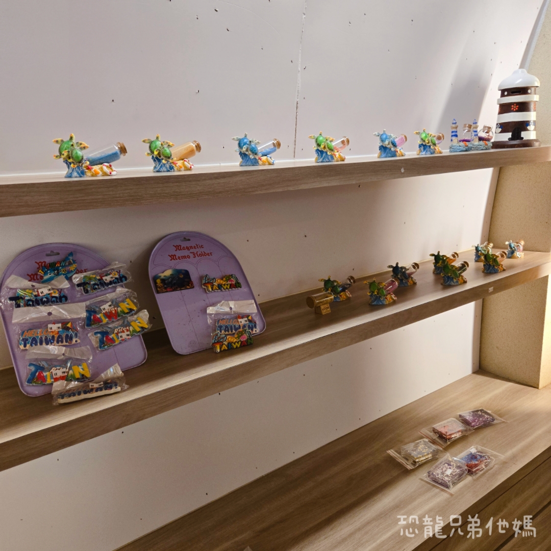 高雄‧鳥松】澄清湖海洋奇珍園│魚兒種類豐富、有觸摸區、多樣珊瑚、貝殼、恐龍蛋化石展示。預計營業到2025年12月31日