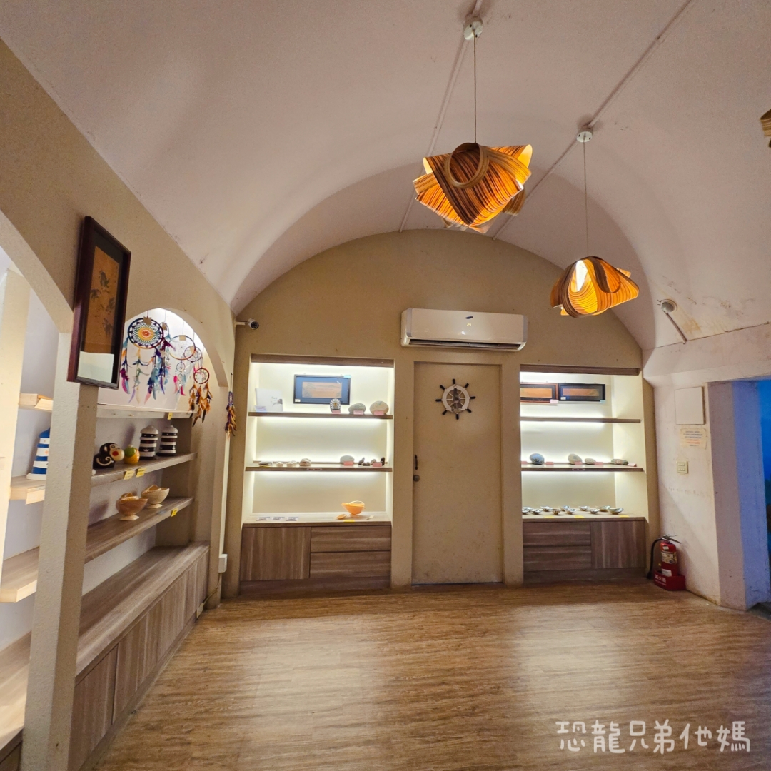 高雄‧鳥松】澄清湖海洋奇珍園│魚兒種類豐富、有觸摸區、多樣珊瑚、貝殼、恐龍蛋化石展示。預計營業到2025年12月31日 - 第106張圖 高雄‧鳥松】澄清湖海洋奇珍園│魚兒種類豐富、有觸摸區、多樣珊瑚、貝殼、恐龍蛋化石展示。預計營業到2025年12月31日