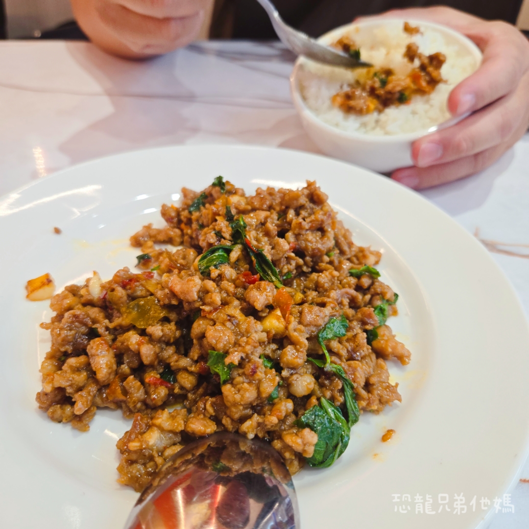 高雄‧鳳山│鴻泰心泰國料理，中華街觀光夜市內的美味泰國料理，Google評論4.9顆星