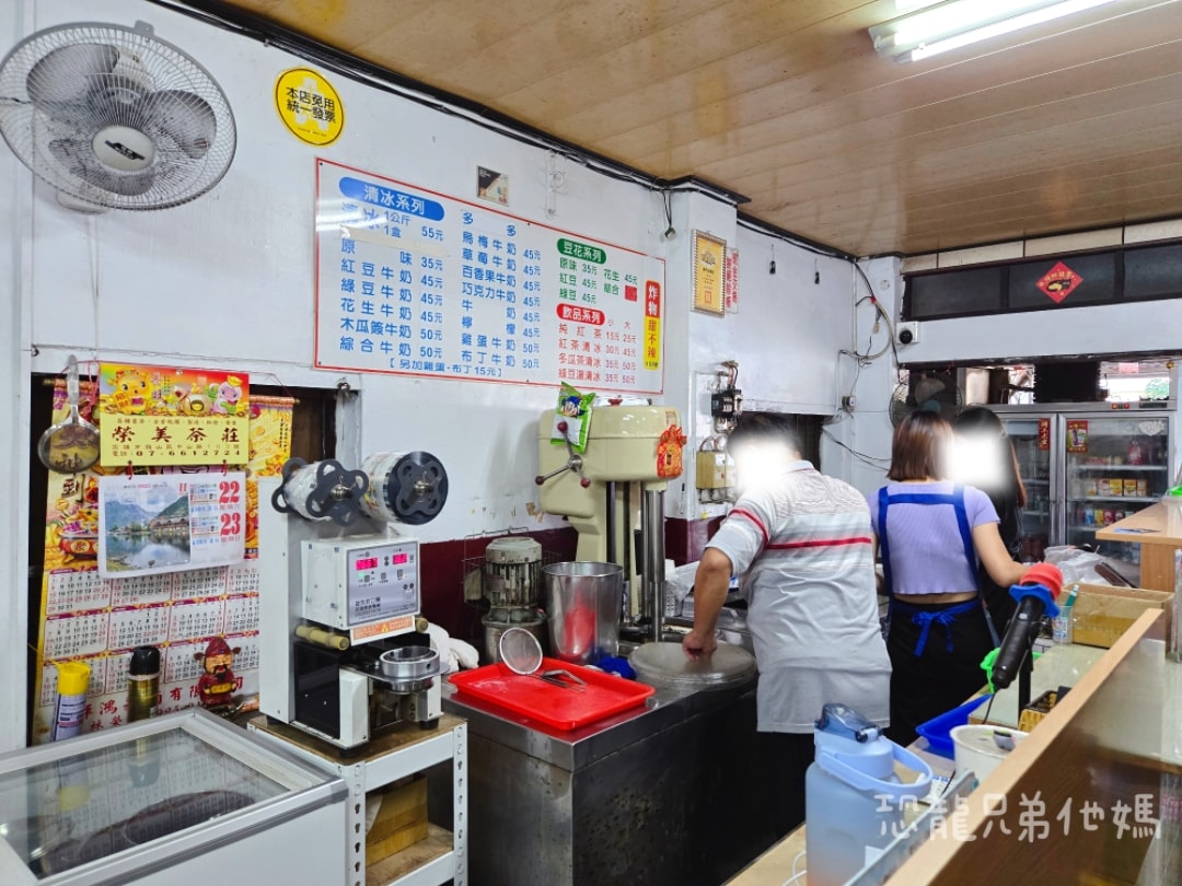 高雄‧美濃│東門冰菓室，是冰店也是在地人的雜貨店，古早味冰品、豆花