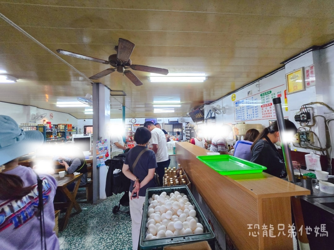 高雄‧美濃│東門冰菓室，是冰店也是在地人的雜貨店，古早味冰品、豆花