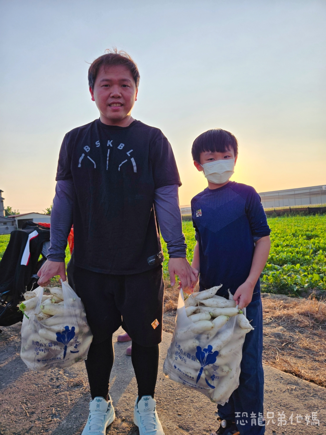 高雄‧美濃│冬天限定‧來採白玉蘿蔔囉! 150元裝好裝滿，親子一起採，好玩好開心!