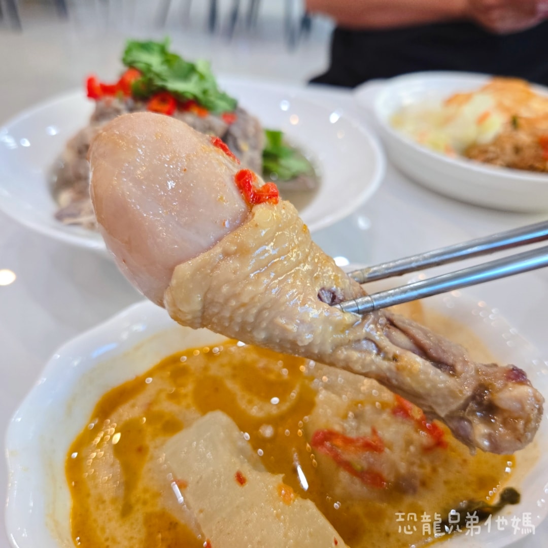 高雄‧鳳山│鳳泰味泰式料理。工協新村市場旁的老字號泰式料理，道地泰國風味菜，老闆熱情親切