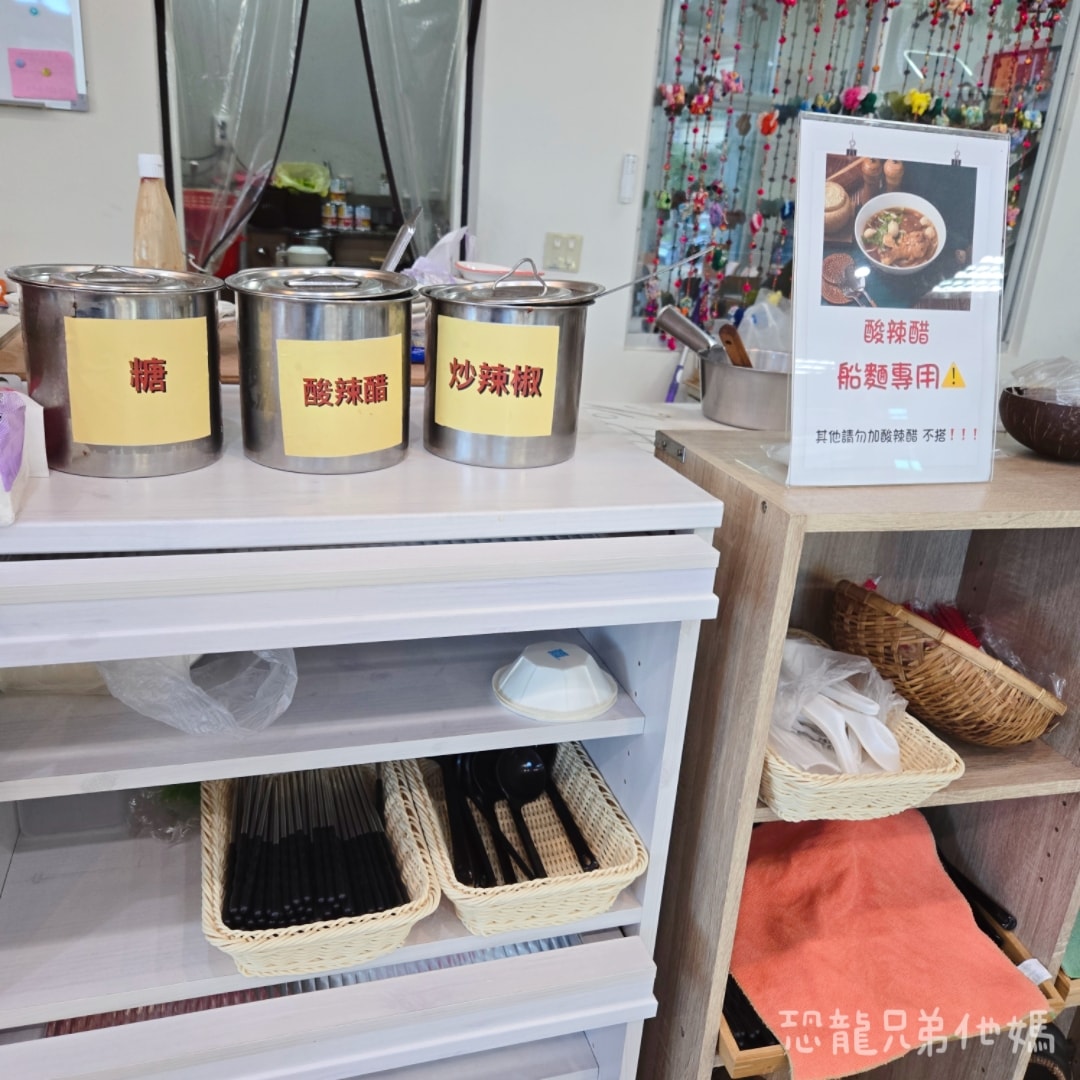 高雄‧鳳山│鳳泰味泰式料理。工協新村市場旁的老字號泰式料理，道地泰國風味菜，老闆熱情親切