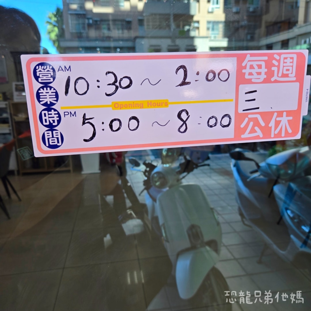 高雄‧鳳山│鳳泰味泰式料理。工協新村市場旁的老字號泰式料理，道地泰國風味菜，老闆熱情親切