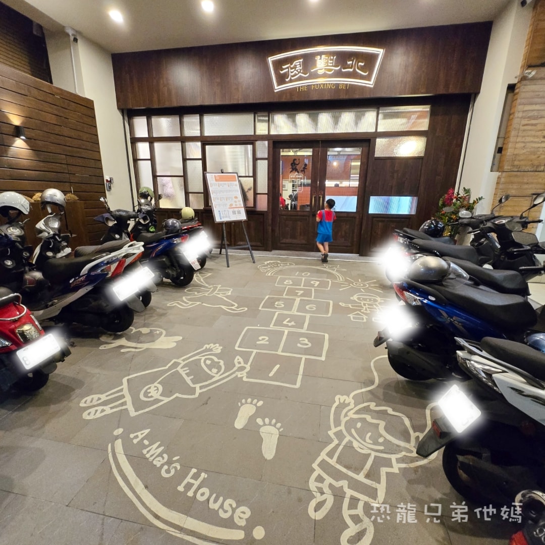 高雄•復興北外婆家｜鄧師傅台菜餐廳，復古裝潢，回到家的親切感