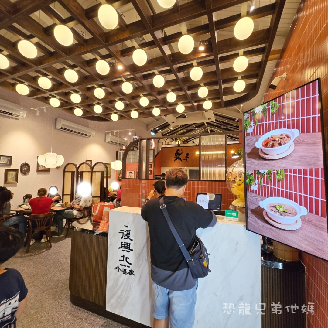 高雄•復興北外婆家｜鄧師傅台菜餐廳，復古裝潢，回到家的親切感